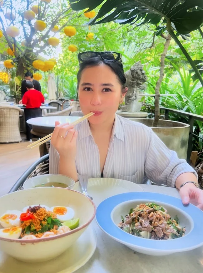 10 Potret Prilly Latuconsina Bangkok di Chinatown: Liburan Penuh Gaya & Kuliner