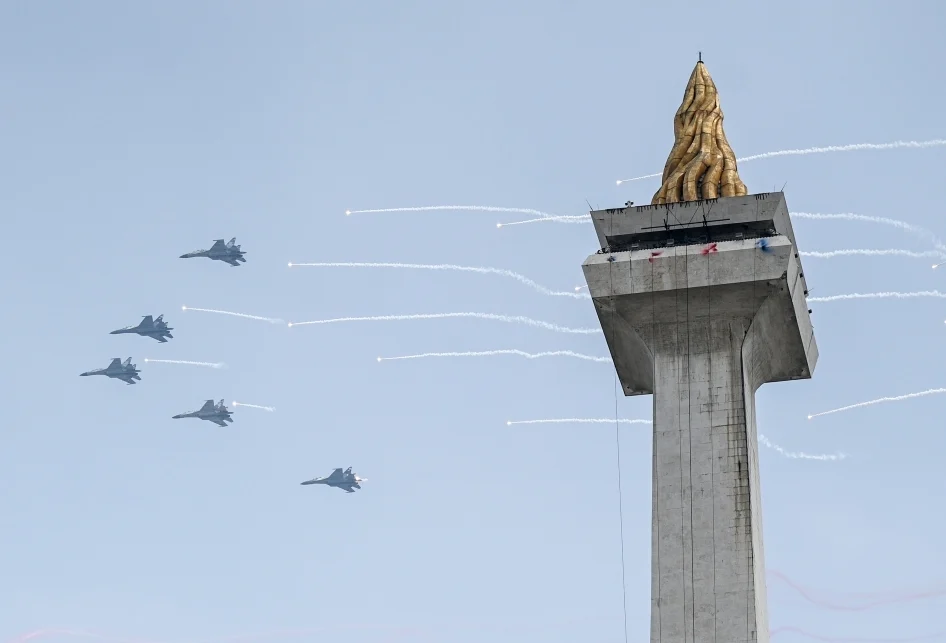 6 Jet Tempur Mengawal Pesawat Kepresidenan Prabowo ke Magelang, Tandai HUT ke-80 TNI AU