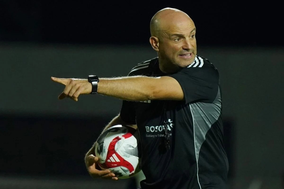 7 Tahun Tak Terkalahkan! Bernardo Tavares Wajib Jaga Harga Diri Persebaya di Derbi Jawa Timur Lawan Arema FC