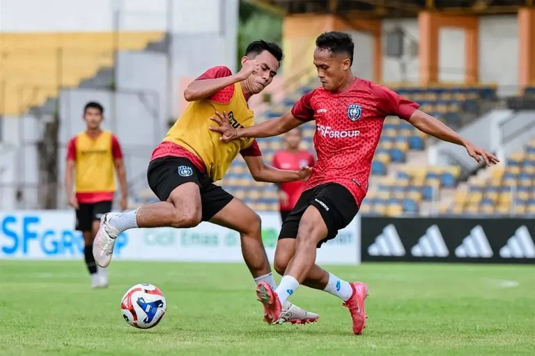 Aji Santoso Pastikan PSPS Pekanbaru Bertahan di Championship 2026, Siap Gigit Sumsel United & FC Bekasi City!
