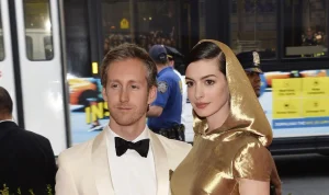Anne Hathaway Kenang Kehamilan, Sambut Suami, dan Viral ‘Insya Allah’: Kisah Inspiratif Seorang Ibu Hollywood