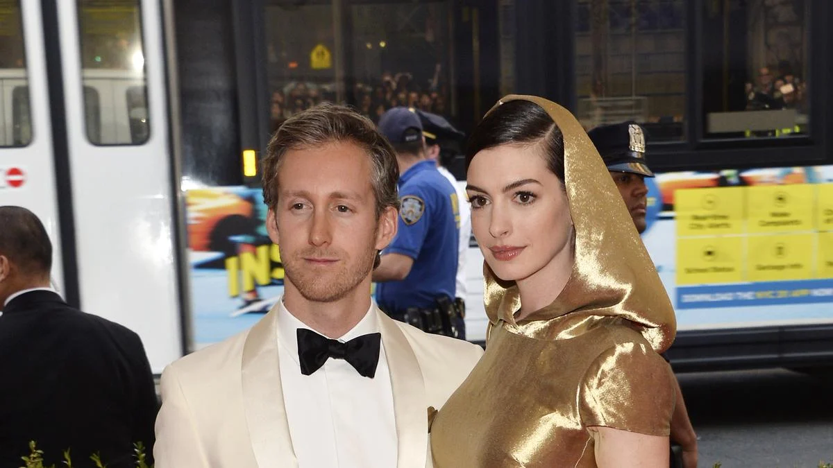 Anne Hathaway Kenang Kehamilan, Sambut Suami, dan Viral ‘Insya Allah’: Kisah Inspiratif Seorang Ibu Hollywood