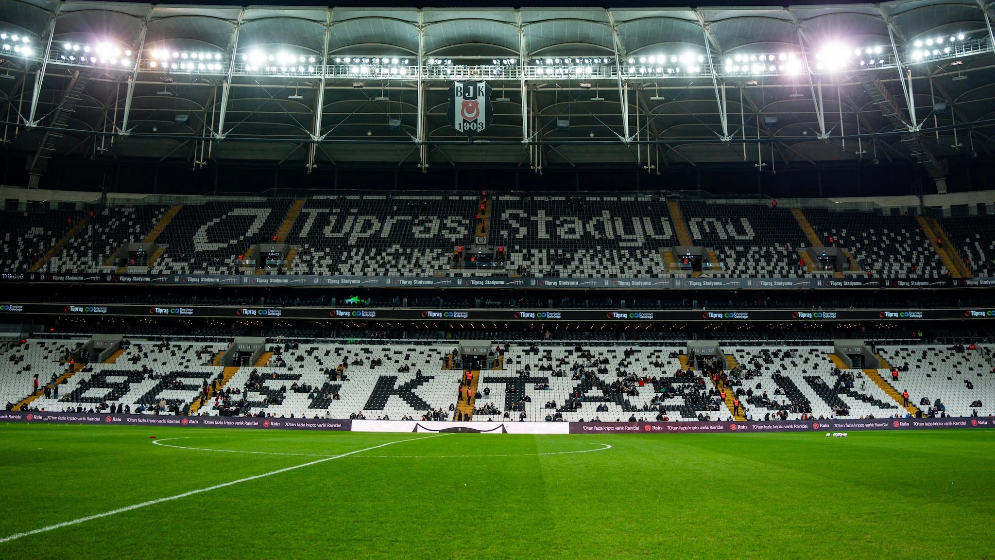 Beşiktaş Siapkan Serangan di Istanbul: Pertarungan Eropa vs. Perjuangan Bertahan