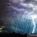 BMKG Keluarkan Peringatan Hujan Lebat dan Petir di Jawa Barat serta Daerah Lain, Waspada Bencana Hidrometeorologi