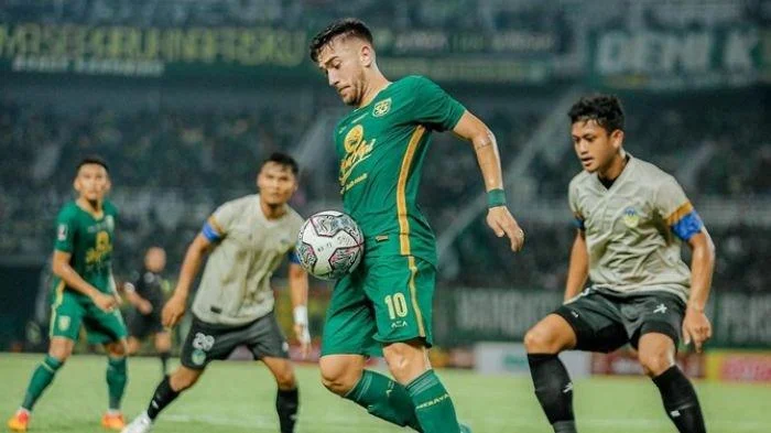 Bonek Bongkar Kebijakan Transfer Pemain Asing Persebaya: Mengapa Pilihan Minim Pengalaman Gagal Berkembang?
