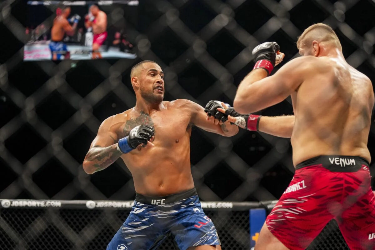 Carlos Ulberg Rebut Gelar Light Heavyweight UFC 327 dengan KO Dramatis di Miami