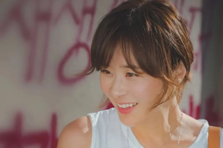 Choi Kang Hee Tinggalkan Gemerlap Hiburan, Pilih Jadi Petugas Kebersihan Rumah Selebriti