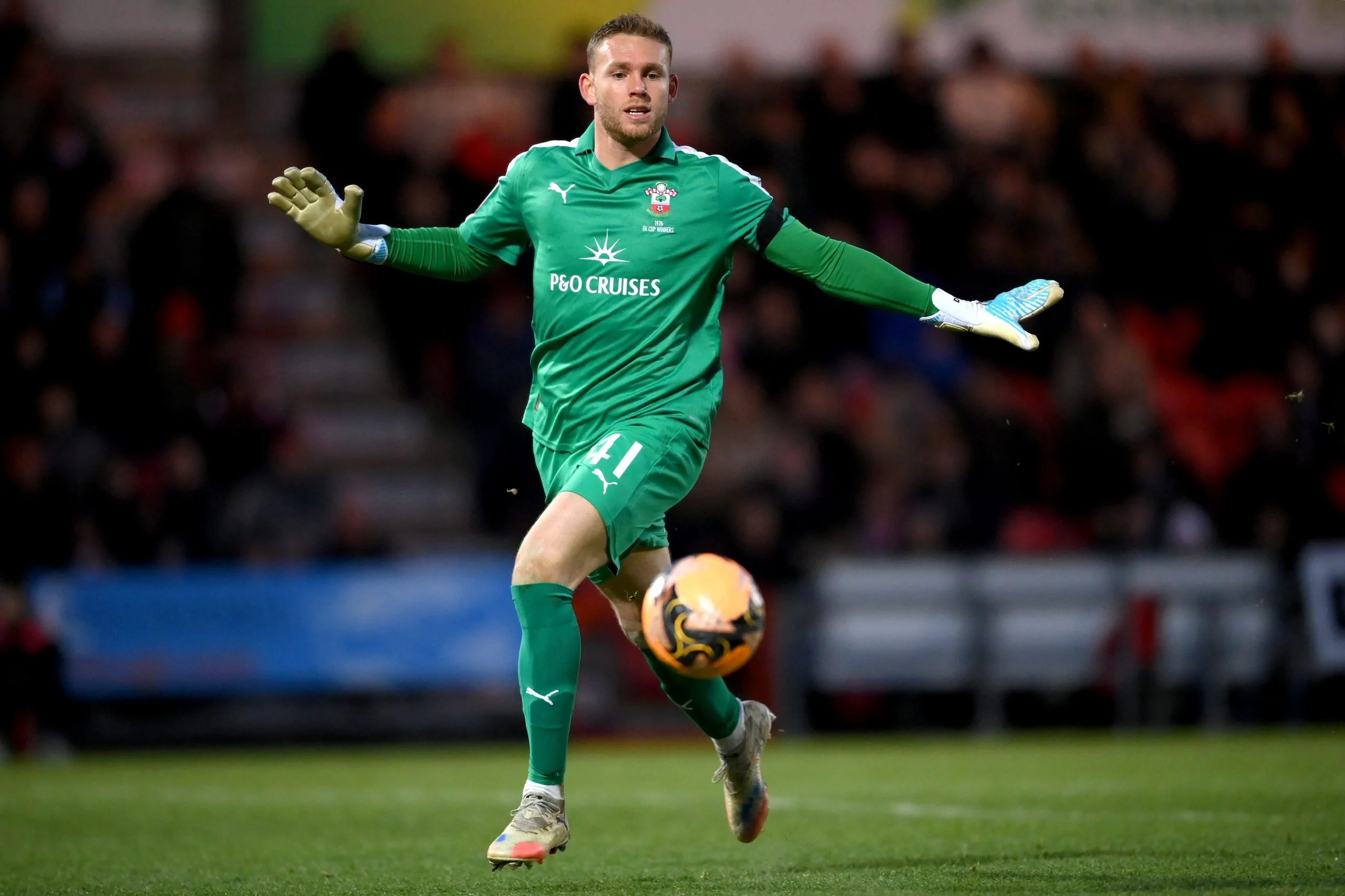 Daniel Peretz Bersinar di Semifinal FA Cup: Kiper Muda yang Mengubah Nasib Southampton