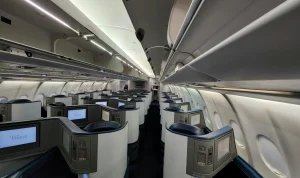 Delta Air Lines Potong Jadwal Musim Panas dan Hadapi Insiden Paket Mencurigakan, Dampak Besar bagi Penumpang