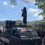 Demo di Depan DPR: Roy Suryo Desak Jokowi Tunjukkan Ijazah, Lalu Lintas Macet Parah