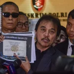 Demo di Depan DPR: Roy Suryo Tuntut Transparansi Ijazah Jokowi, Lalu Lintas Terganggu Parah