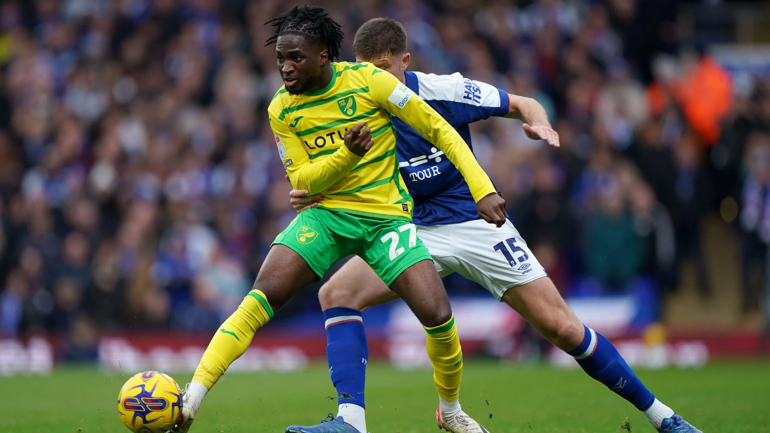 Derby Suffolk Membara: Ipswich Town Tumbangkan Norwich City 2-0 Kembali ke Puncak Championship