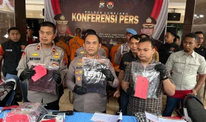 Detik-detik CCTV Ungkap Brutalnya Pembacokan Kades di Lumajang: 10 Pelaku Dihukum