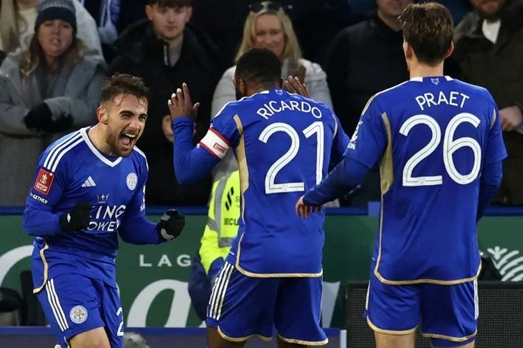 Drama English Championship: Promosi ke Premier League, Penolakan VAR, dan Kejatuhan Leicester yang Mengejutkan