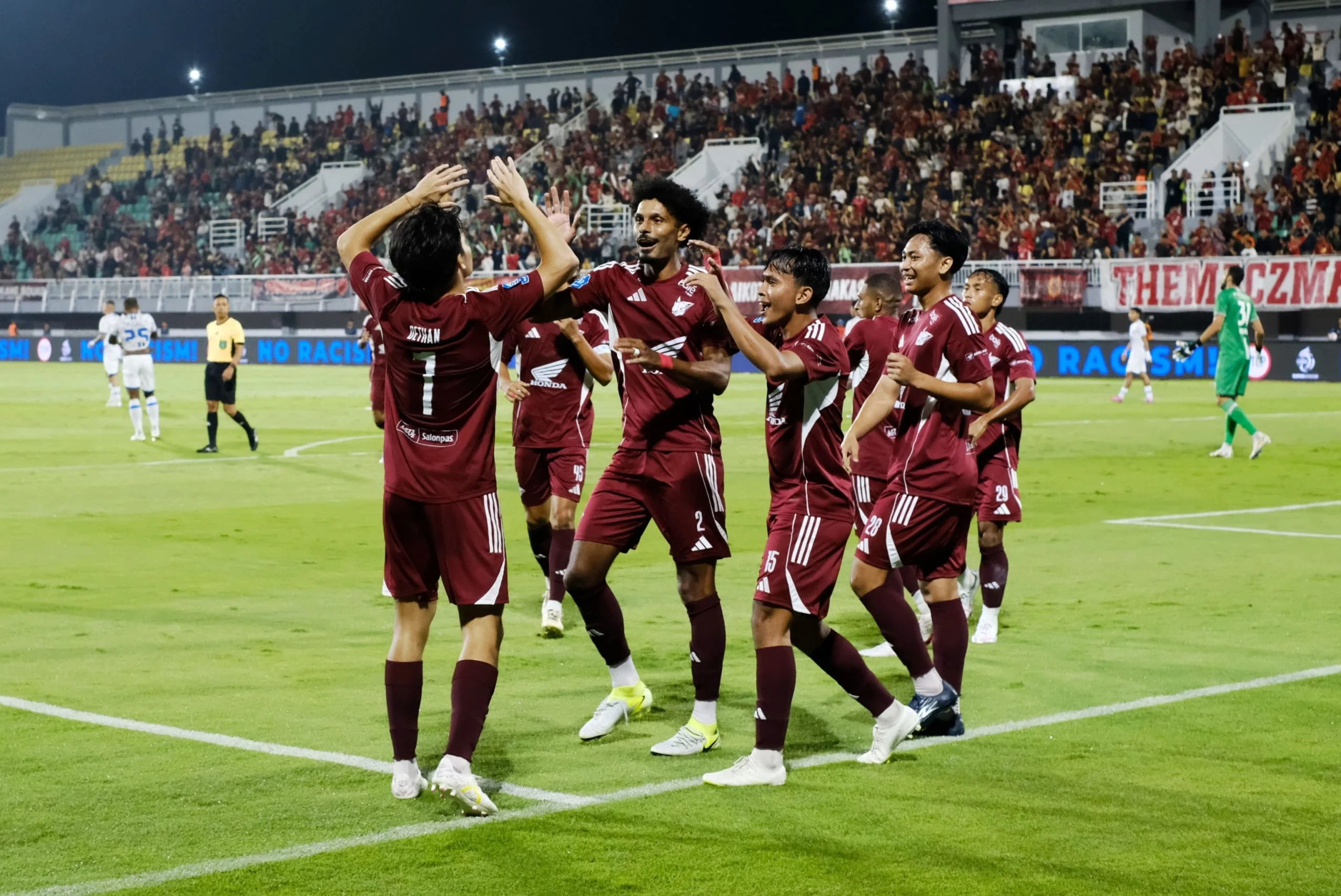 Drama Menjelang Akhir: PSIM Yogyakarta Tumbang 2-3 dari PSM Makassar di Stadion Sultan Agung