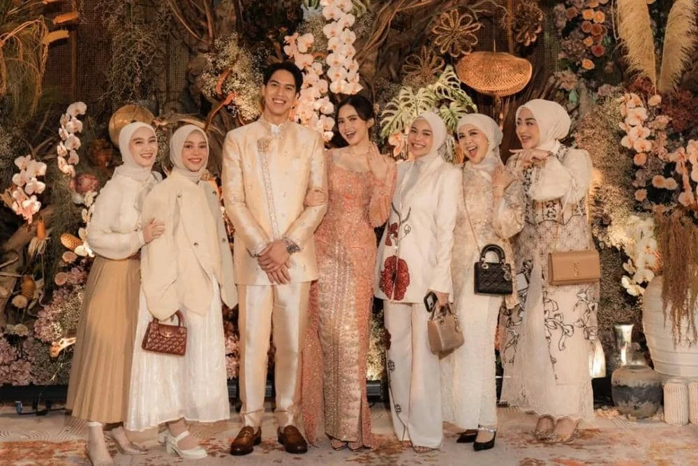 Gala Pesta Bujang Mewah El Rumi Syifa Hadju di Raffles Jakarta Sorot Groomsmen dan Undangan Viral