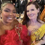 Geena Davis Tampil Muda dan Menggugah di Coachella 2026, Menjadi Sorotan Utama di Set Sabrina Carpenter