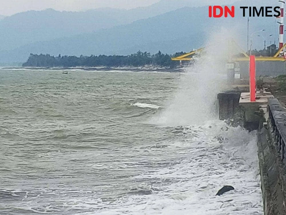 Gelombang Tinggi Mengancam 9 Perairan Indonesia: BMKG Peringatkan Potensi hingga 4 Meter pada 21-24 April 2026