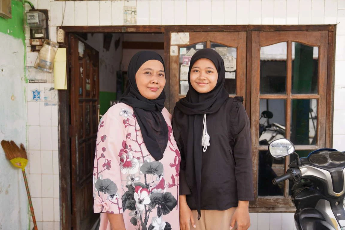 Ibu Bangga Anak Lolos SNBP, Namun Khawatir Biaya Kuliah: Kisah Rayhan dan Kasiati