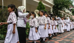 Ikhsan SMP Viral: Berhenti Sekolah demi Bantu Orang Tua, Kini Kembali ke Bangku Kelas