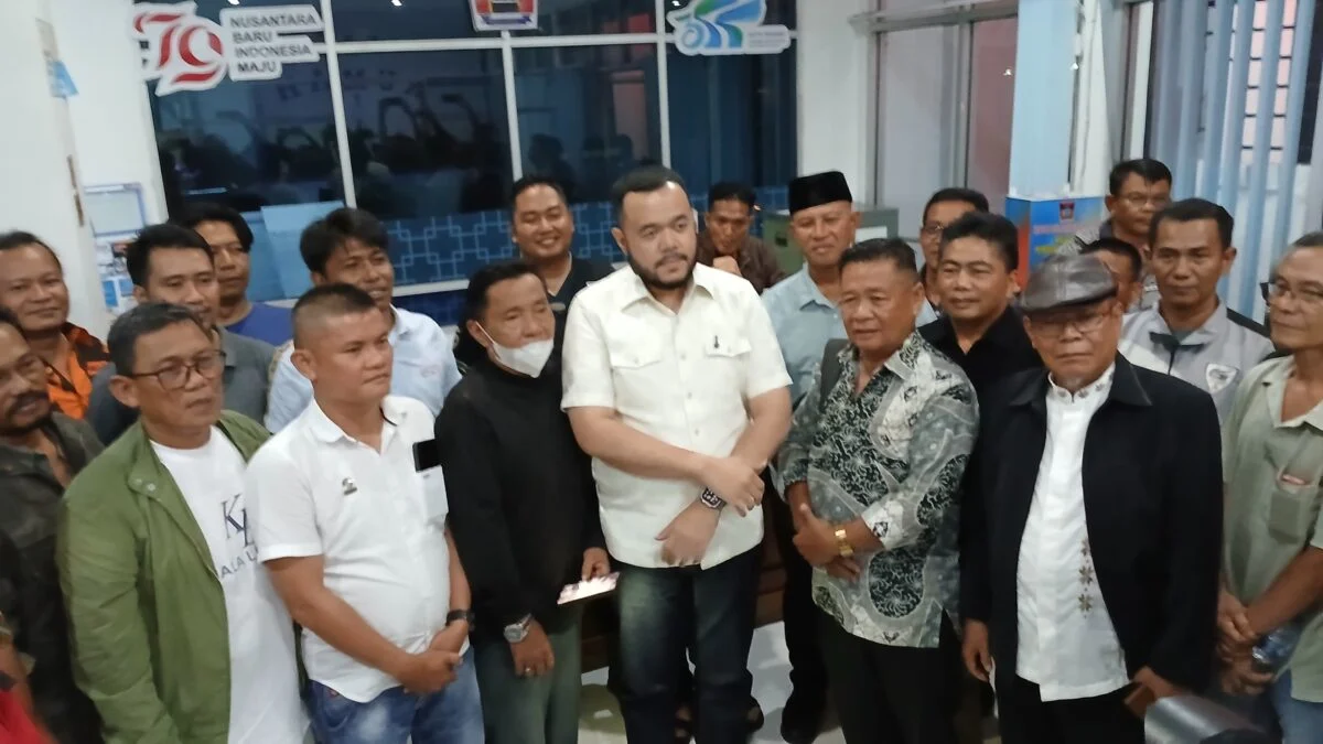 Kerusuhan di Tasikmalaya: Padepokan Saung Taraju Jumantara Hangus, Rumah Doa Kristen Disegel, Warga Serukan Perlindungan Prabowo