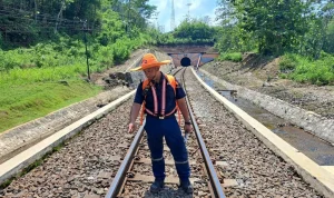 Keselamatan Kereta Terabaikan: Tragedi Bekasi Timur Mengungkap Rel yang Tak Pernah Belajar