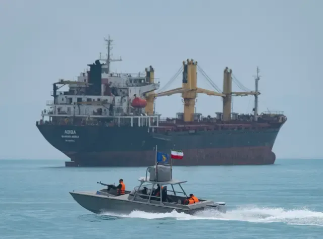 Ketegangan Memuncak: Militer Iran Sergap Kapal Israel di Selat Hormuz, AS Siapkan Blokade
