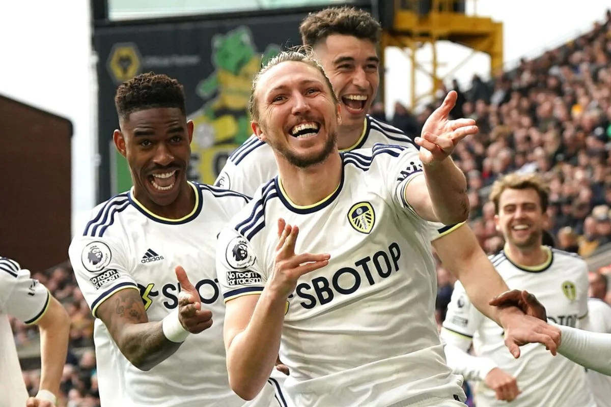 Leeds United Gigit Wolves 3-0, Selamatkan Diri dari Zona Degradasi