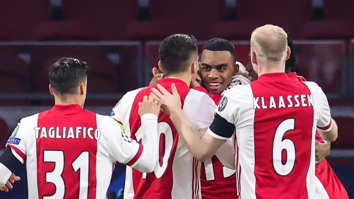 Maarten Paes Bawa Ajax Menang 3-0 atas Heracles, Clean Sheet Ketiga dan Rating 8,0 Membanggakan