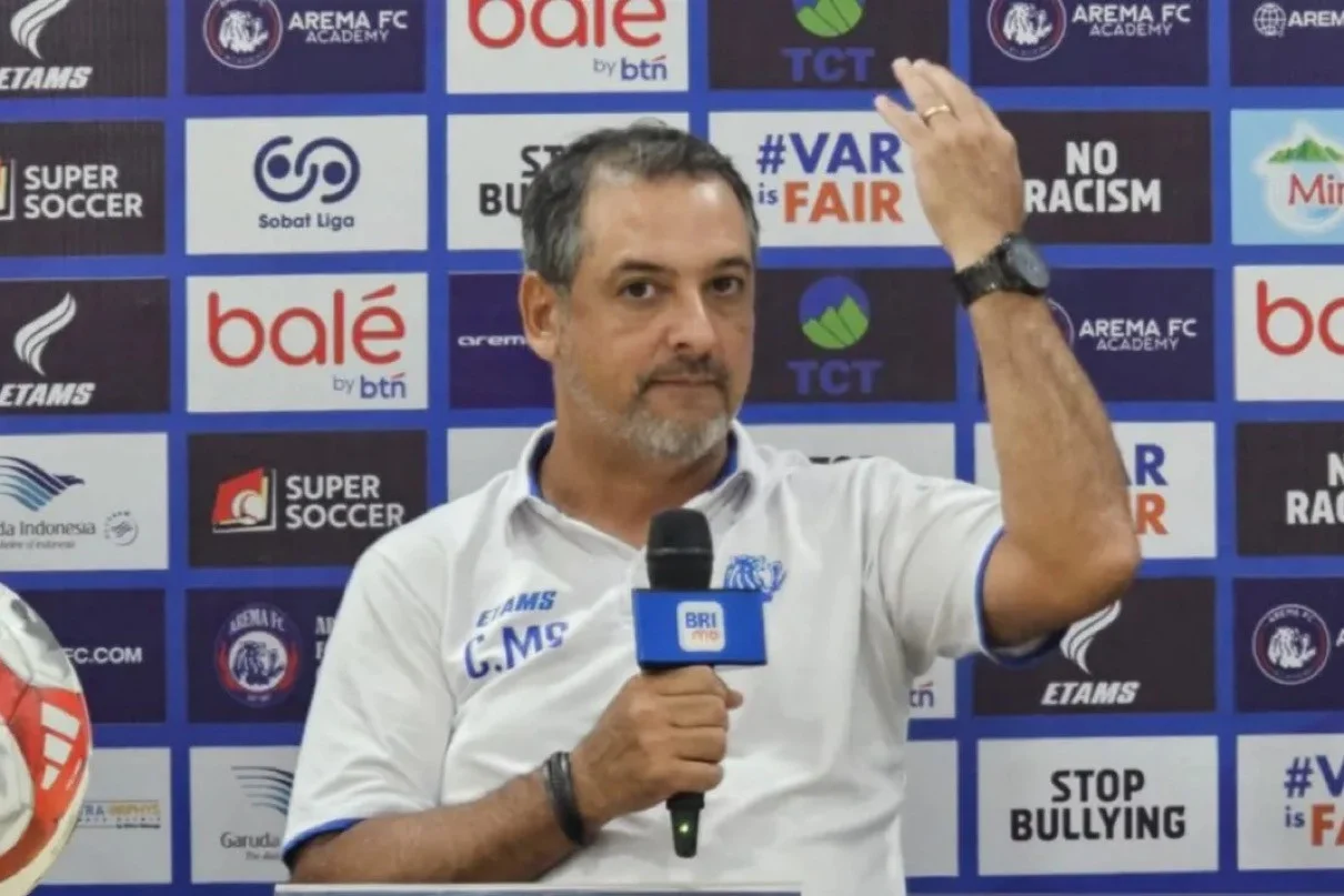 Marcos Santos Ungkap Taktik Arema FC Hadapi Derbi Jatim, Persaingan Papan Atas Semakin Ketat!
