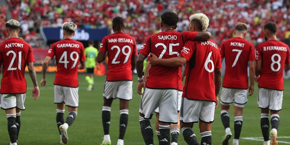 Materazzi Guncang Dunia Sepak Bola: Kritik MU Jual McTominay & Prediksi Maresca Selamatkan Liverpool