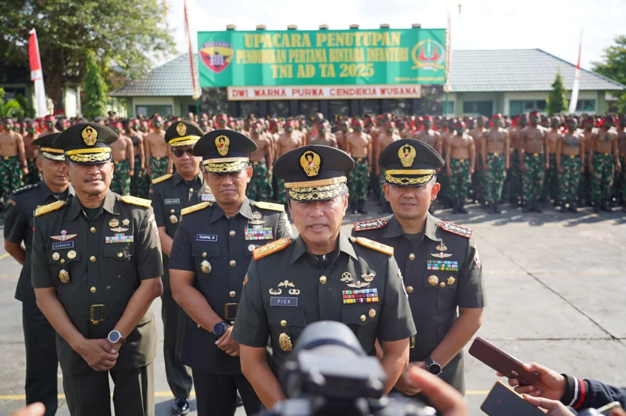 Mayjen Piek Budyakto Lantik 137 Bintara Infanteri, Pesan Tegas untuk Prajurit Muda