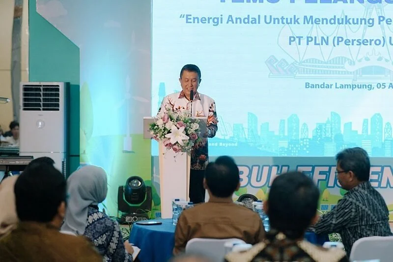 Menaker Umumkan WFH Sehari untuk Swasta: Imbauan Efisiensi Energi Tanpa Menghambat Pertumbuhan Ekonomi