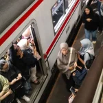 Mengejutkan! Penumpang Selamat Ungkap Kecelakaan KRL Bekasi, Ada yang Terlempar dan Tertidur Sebelum Tabrakan