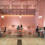 Mengungkap Fenomena Pink: Dari Kafe Instagramable hingga Kontroversi AI dan Nostalgia Musik Legendaris