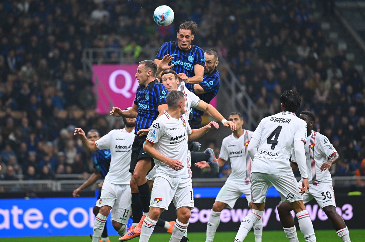 Napoli 4-0 Cremonese: Kemenangan Telak Tunda Perayaan Scudetto Inter