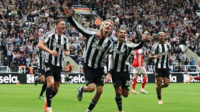 Nick Woltemade Bersinar di Tengah Kekalahan Newcastle: Analisis Taktik dan Kontroversi