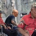 Pak Tarno, Mantan Pesulap Legendaris Kini Berjualan Mainan dengan Kursi Roda di Warakas, Jakarta Utara