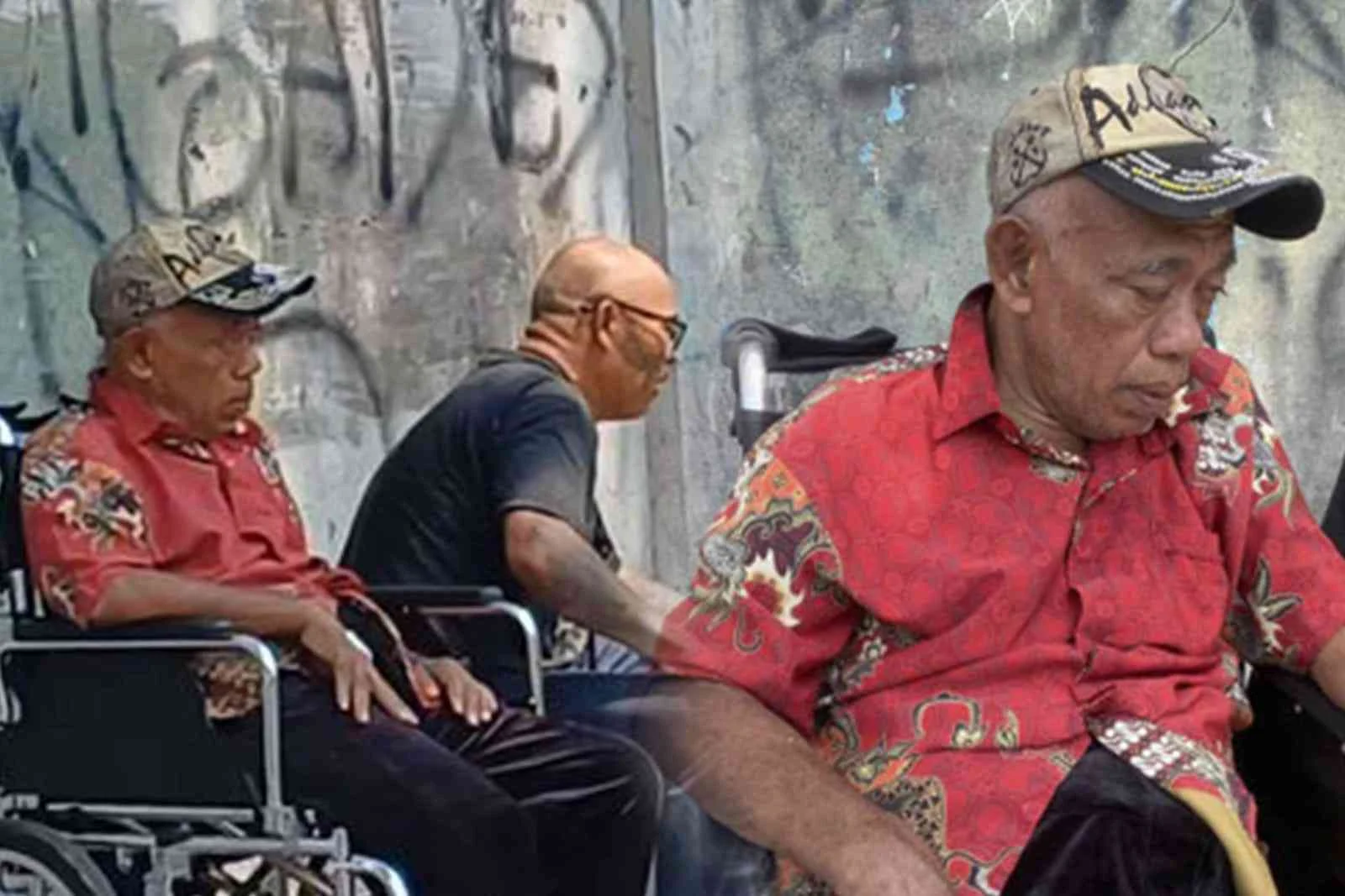 Pak Tarno, Mantan Pesulap Legendaris Kini Berjualan Mainan dengan Kursi Roda di Warakas, Jakarta Utara