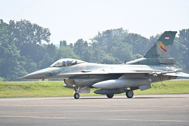 Pengawalan Udara F-16 dan T-50 Jadi Sorotan Utama di HUT ke-80 TNI AU, Presiden Prabowo Tampil Bersama Elang Muda