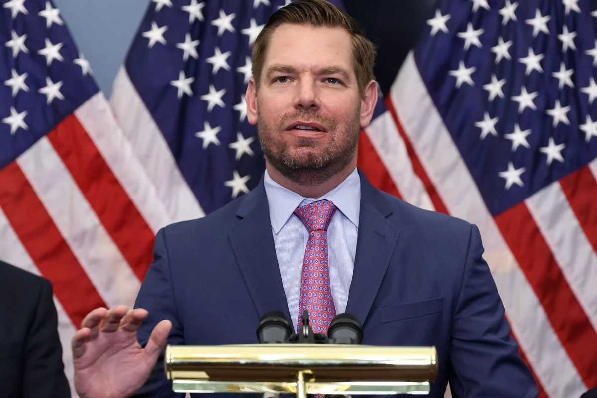 Pengunduran Diri Eric Swalwell dari Kontestasi Gubernur California: Dampak Politik, Tuduhan Seksual, dan Penyelidikan FBI