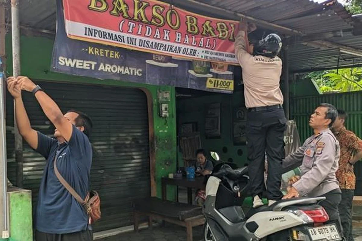 Puluhan Spanduk Tolak Warung Non-Halal di Parangjoro, Sukoharjo: Warga & Jemaah Masjid Bersatu Sampaikan Aspirasi