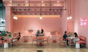 Rahasia di Balik Fenomena Pink: Dari Kafe Instagramable hingga Kontroversi AI dan Nostalgia Musik Legendaris