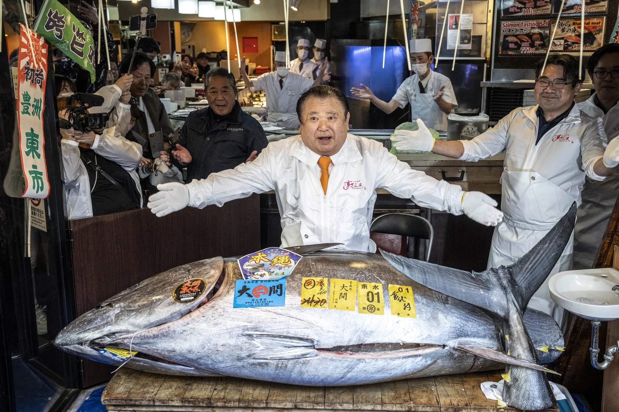 Rekor Dunia Sushi Jepang: Tuna Termahal Seberat 243 kg Laku Rp55 Miliar di Lelang Toyosu