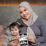 Respon Lindi Fitriyana Usai Foto Kehamilan Viral: Pesan Haru untuk Calon Bayi dan Reaksi Virgoun