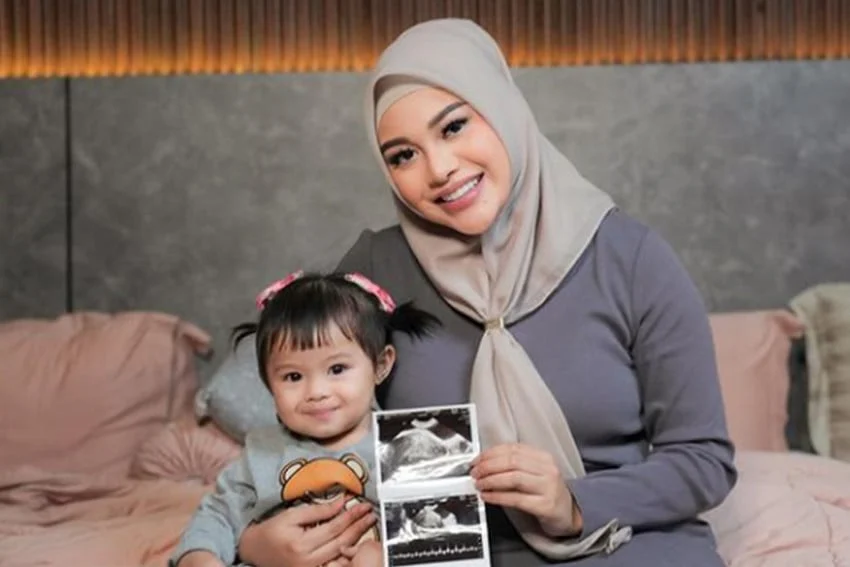 Respon Lindi Fitriyana Usai Foto Kehamilan Viral: Pesan Haru untuk Calon Bayi dan Reaksi Virgoun