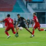 Ricky Kambuaya Bawa Dewa United Comeback Dramatis 2-1 atas Madura United di Gelora Bangkalan