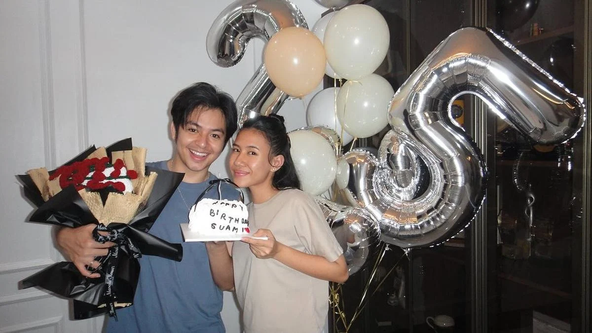 Shenina Cinnamon dan Angga Yunanda Rayakan Babymoon Romantis di Disneyland Tokyo Meski Pakai Kursi Roda