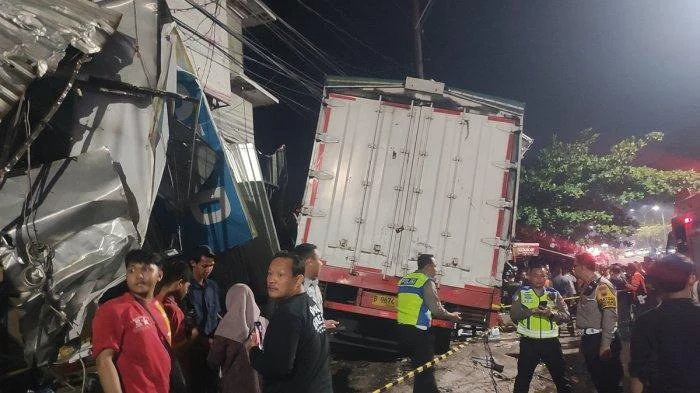 Silayur Semarang: Truk Berat, Tanah Licin, dan Jeritan Kecelakaan yang Membuat Wali Kota Akui Tata Ruang Keliru