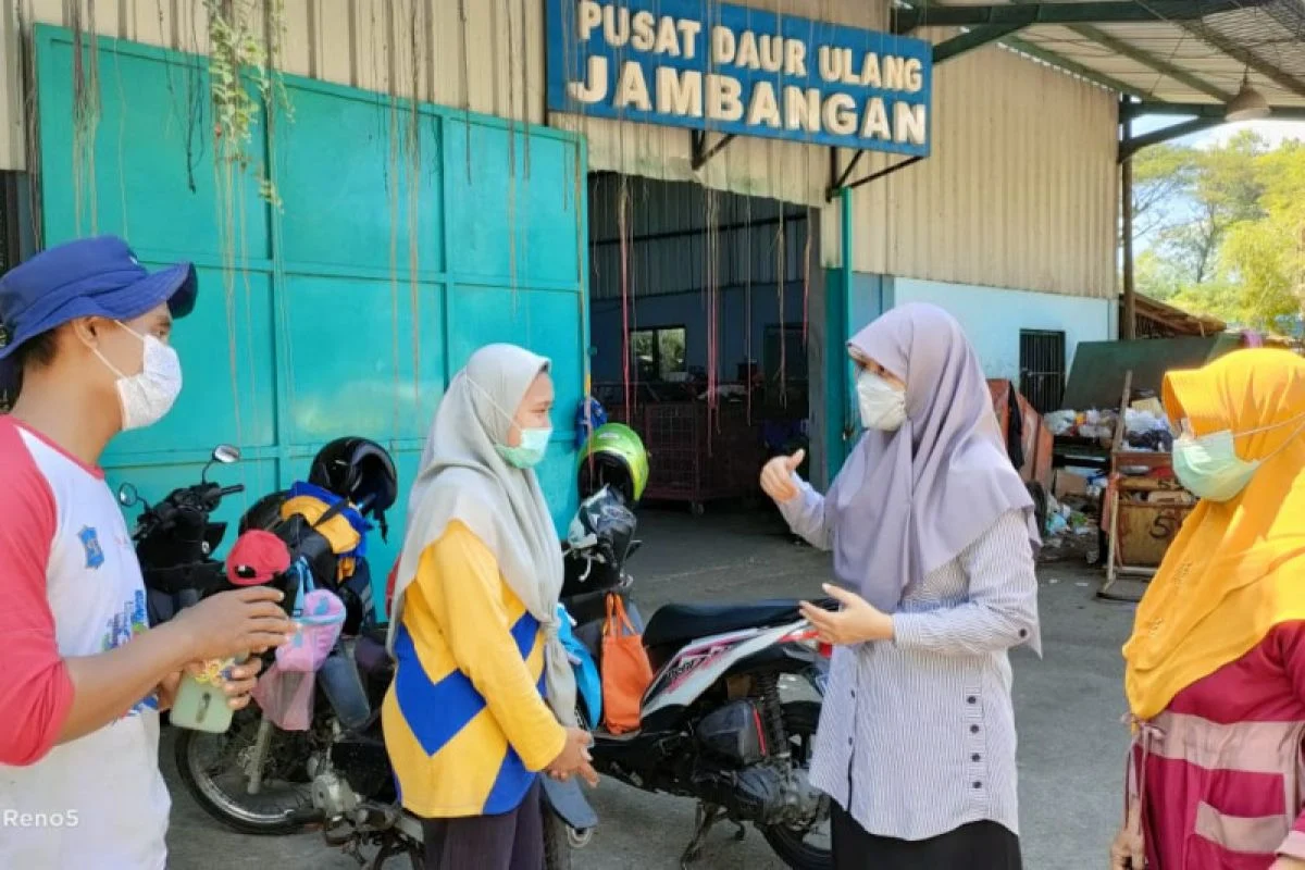 Surabaya Ganti Paradigma: TPS Bertransformasi dari Tempat Sampah ke Pusat Ekonomi Informal